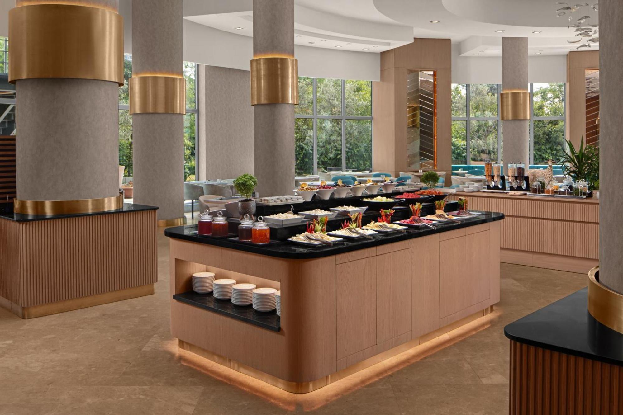 Delta Hotels By Marriott Istanbul West Exteriör bild