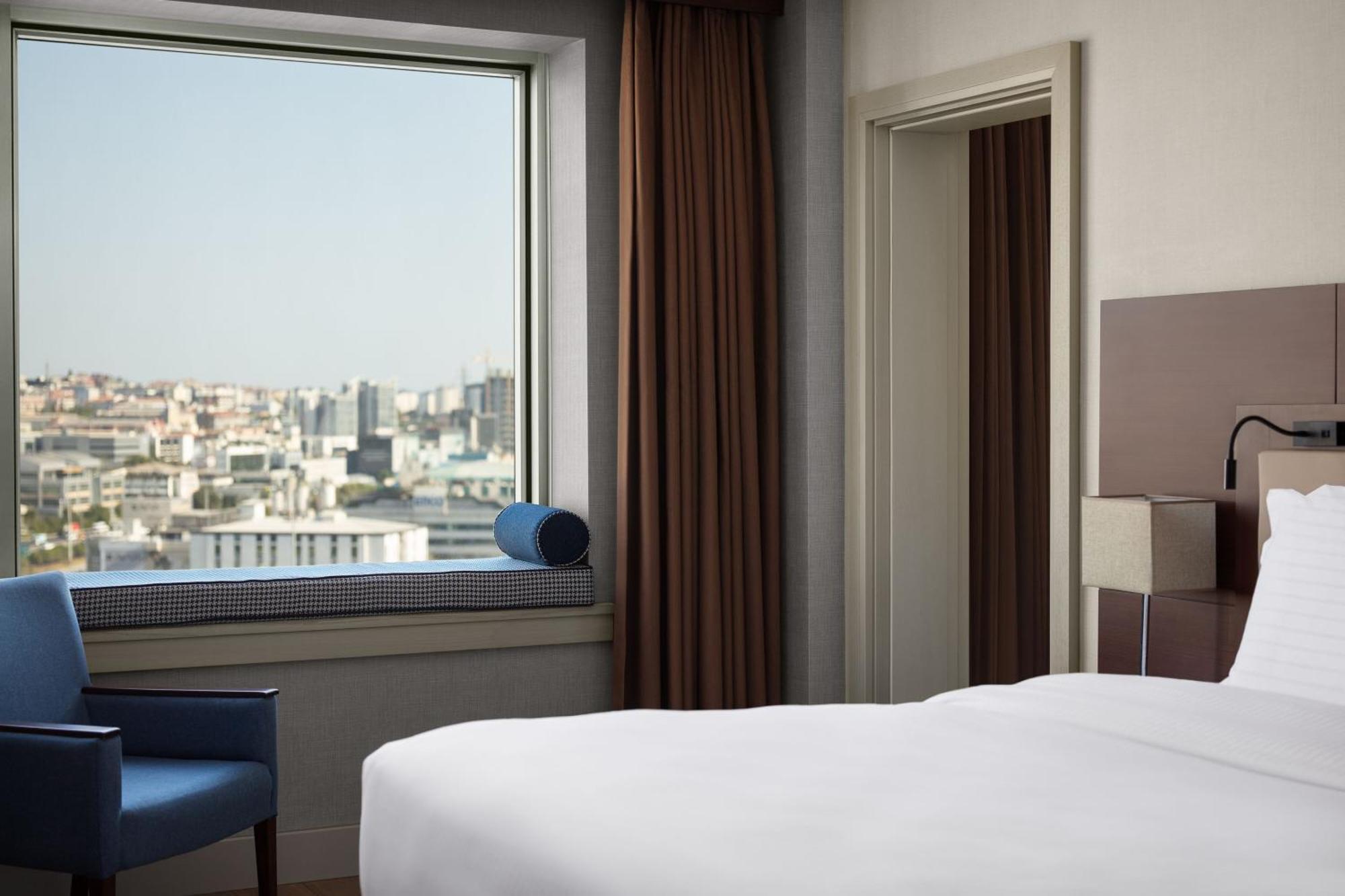 Delta Hotels By Marriott Istanbul West Exteriör bild